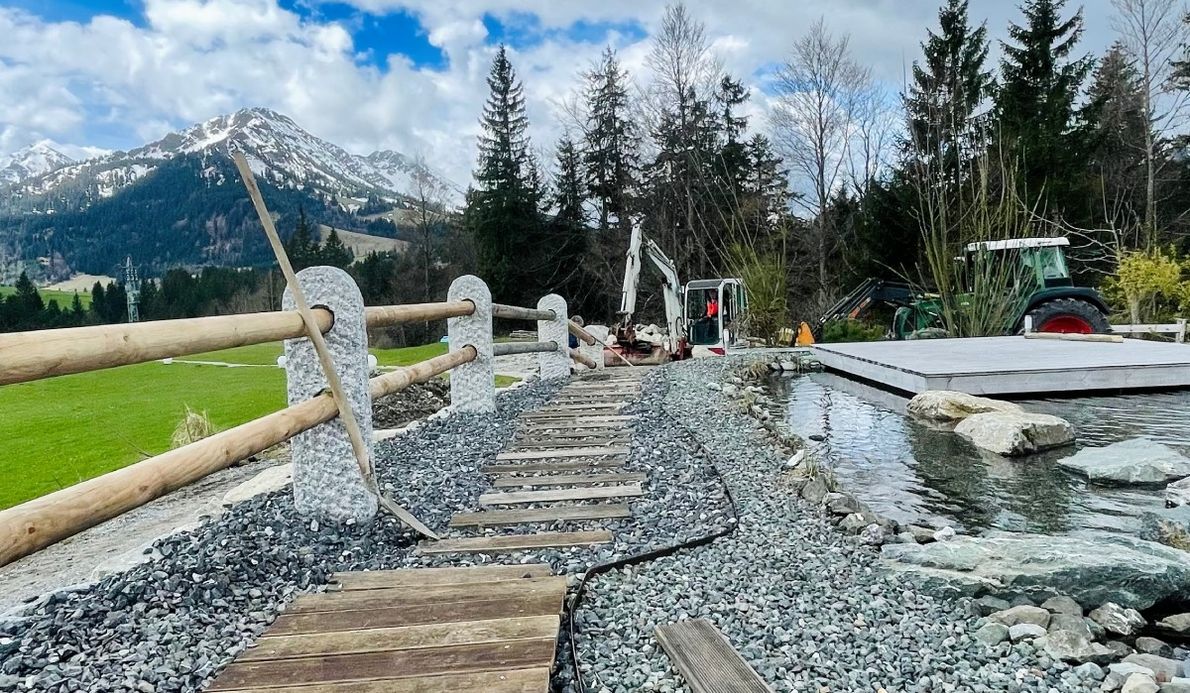 Gartenarbeiten-Rehbach-Hotel-Tannheimertal-2023